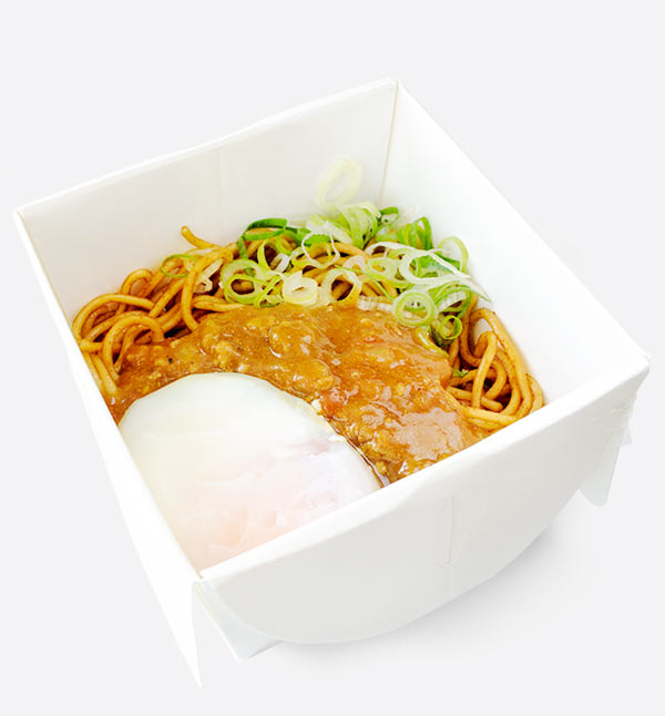 半熟卵が決めて ソース焼そば カレー味 沖縄ファミリーマート