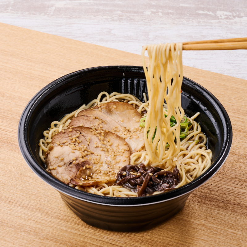 黒マー油が決めて！豚骨ラーメン