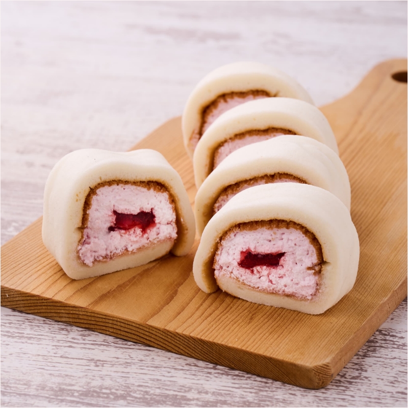 もっちりクリームロール(いちごソース入り)